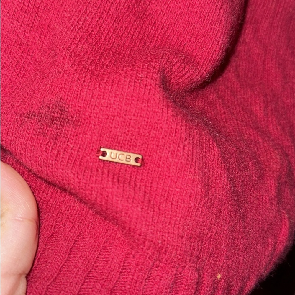 Sweaters - Picture 2 of 7